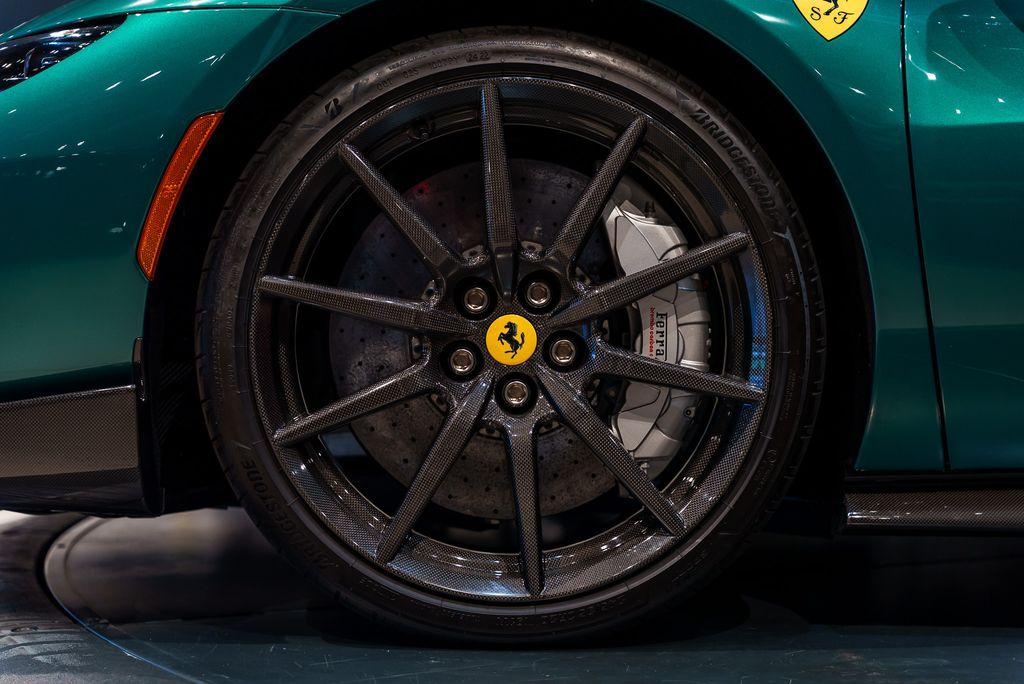 http://www.koenigseggchicago.com/galleria_images/150/150_p13_l.jpg