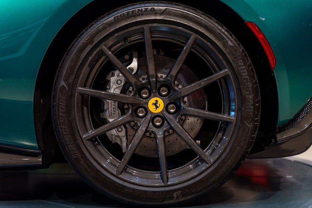 http://www.koenigseggchicago.com/galleria_images/150/150_p14_l.jpg
