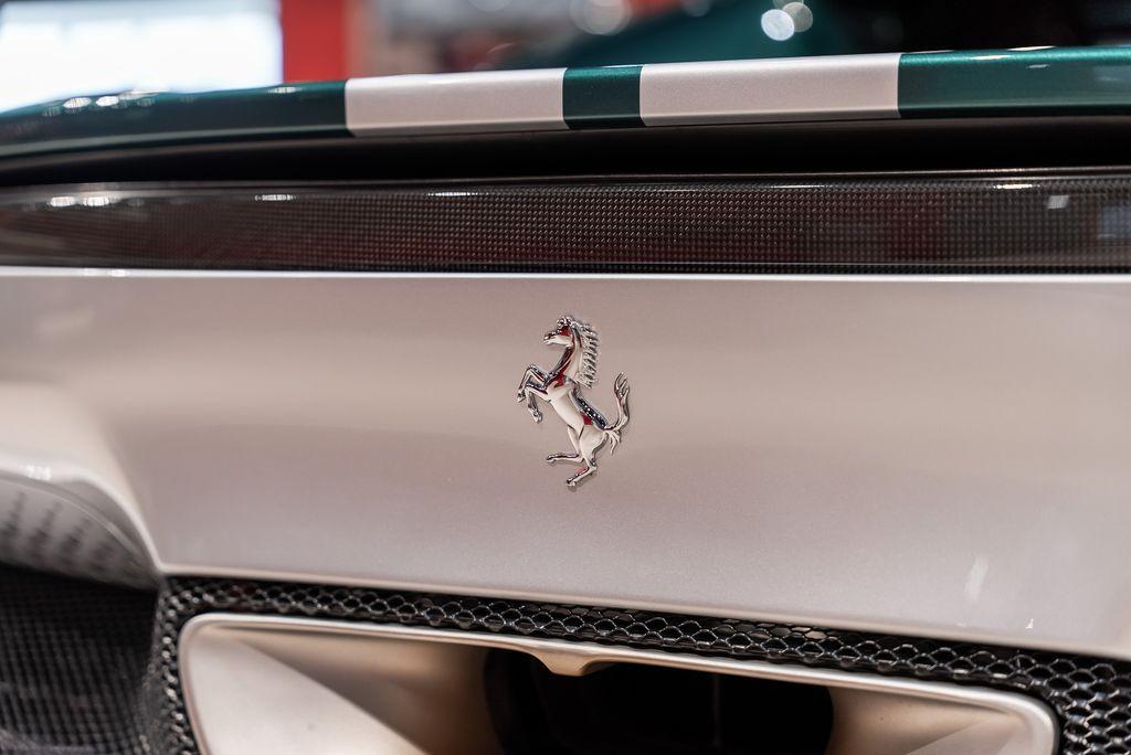 http://www.koenigseggchicago.com/galleria_images/150/150_p21_l.jpg