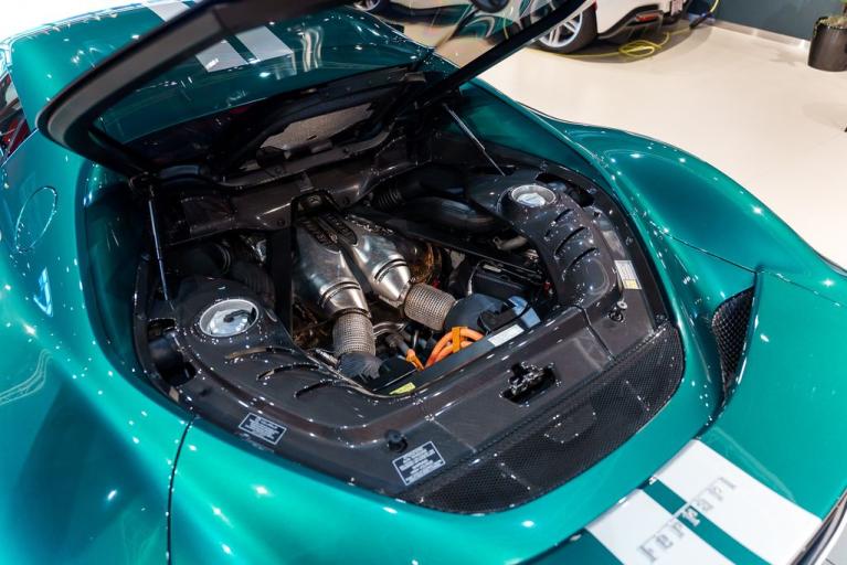 http://www.koenigseggchicago.com/galleria_images/150/150_p23_f.jpg