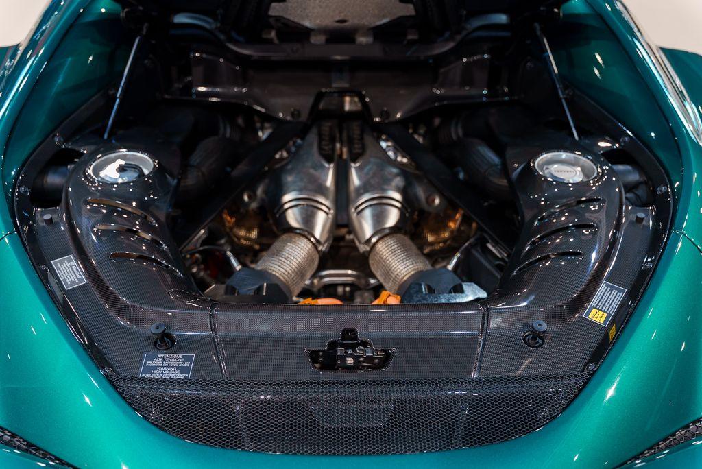 http://www.koenigseggchicago.com/galleria_images/150/150_p24_l.jpg