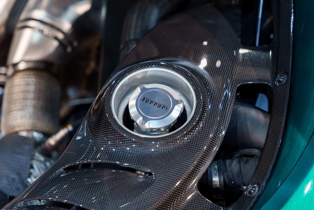 http://www.koenigseggchicago.com/galleria_images/150/150_p27_l.jpg