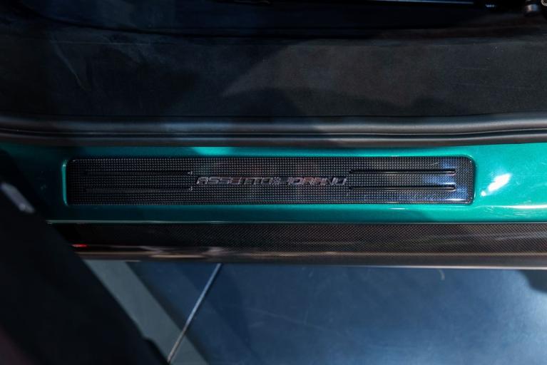 http://www.koenigseggchicago.com/galleria_images/150/150_p29_f.jpg