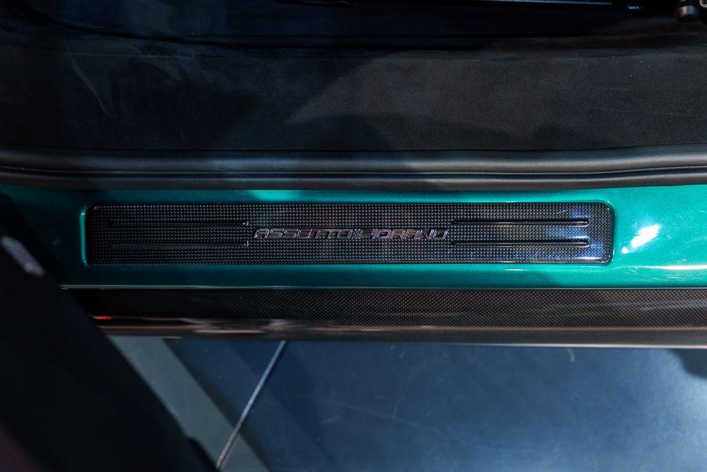 http://www.koenigseggchicago.com/galleria_images/150/150_p29_l.jpg