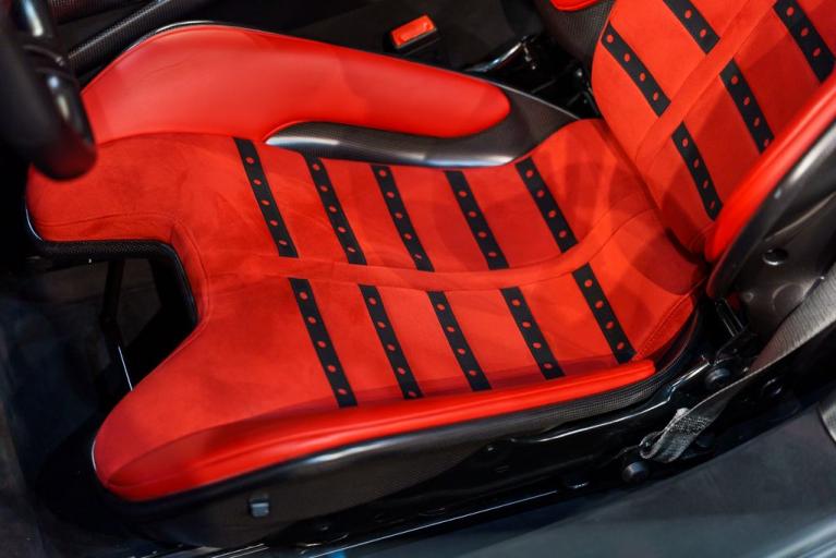 http://www.koenigseggchicago.com/galleria_images/150/150_p31_f.jpg