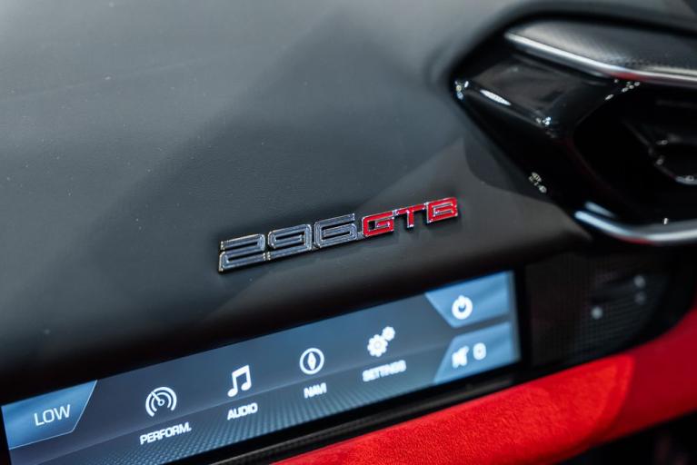 http://www.koenigseggchicago.com/galleria_images/150/150_p39_f.jpg
