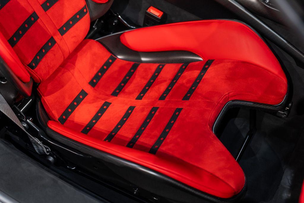 http://www.koenigseggchicago.com/galleria_images/150/150_p45_l.jpg