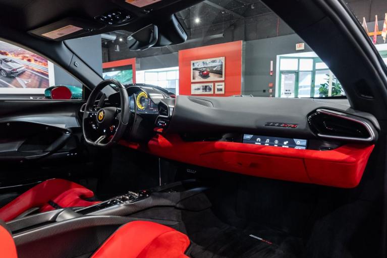 http://www.koenigseggchicago.com/galleria_images/150/150_p47_f.jpg