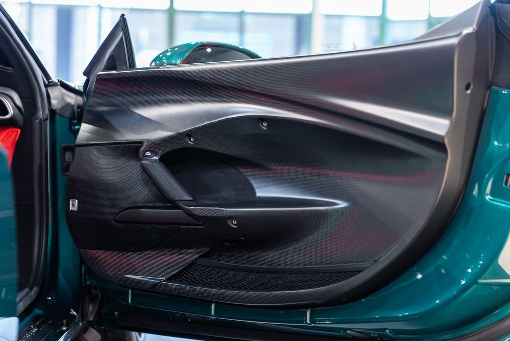http://www.koenigseggchicago.com/galleria_images/150/150_p49_l.jpg