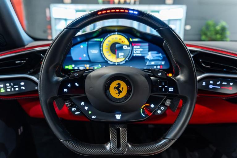 http://www.koenigseggchicago.com/galleria_images/150/150_p5_f.jpg