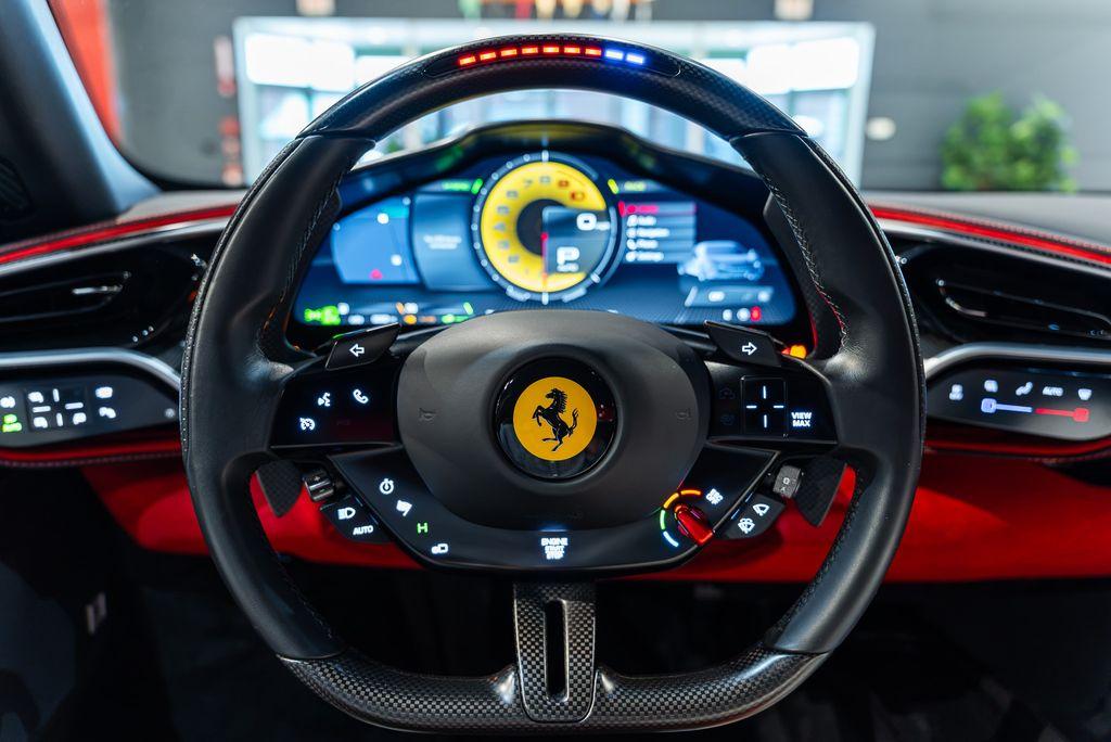 http://www.koenigseggchicago.com/galleria_images/150/150_p5_l.jpg