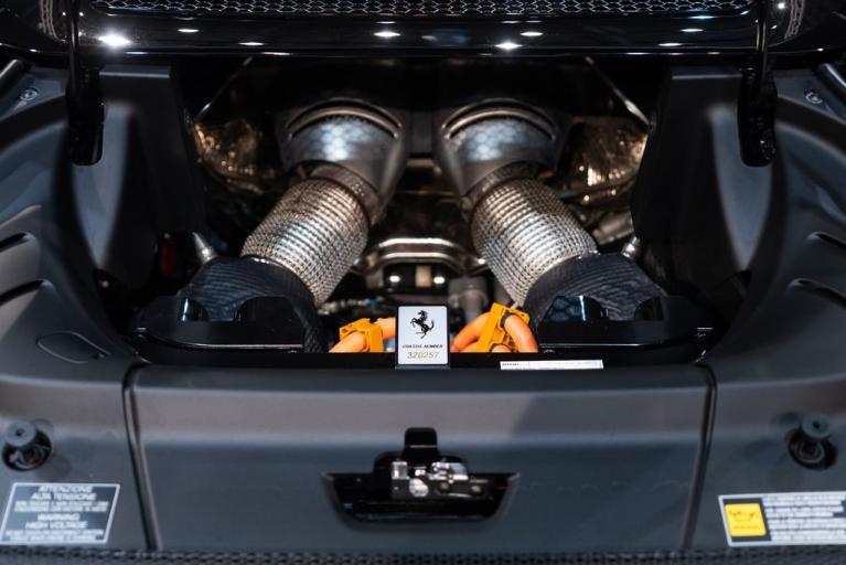 http://www.koenigseggchicago.com/galleria_images/151/151_p12_f.jpg