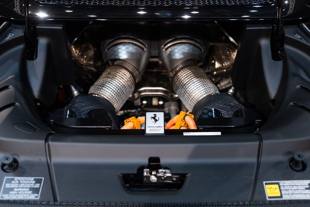 http://www.koenigseggchicago.com/galleria_images/151/151_p12_l.jpg