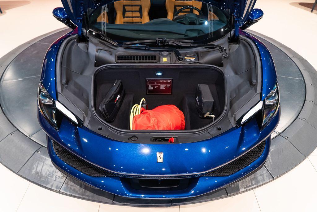 http://www.koenigseggchicago.com/galleria_images/151/151_p15_l.jpg
