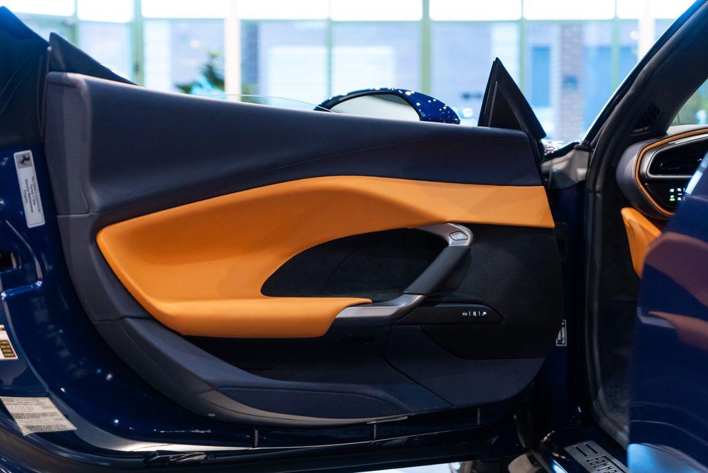http://www.koenigseggchicago.com/galleria_images/151/151_p18_l.jpg