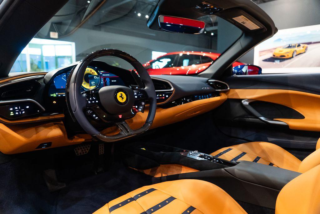http://www.koenigseggchicago.com/galleria_images/151/151_p21_l.jpg