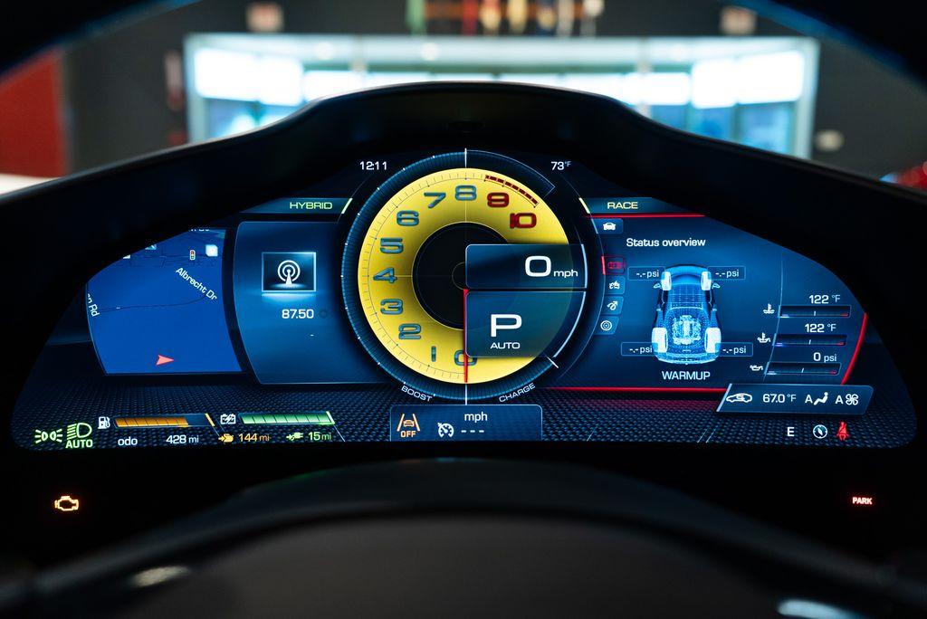 http://www.koenigseggchicago.com/galleria_images/151/151_p24_l.jpg