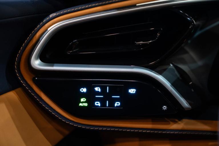 http://www.koenigseggchicago.com/galleria_images/151/151_p28_f.jpg