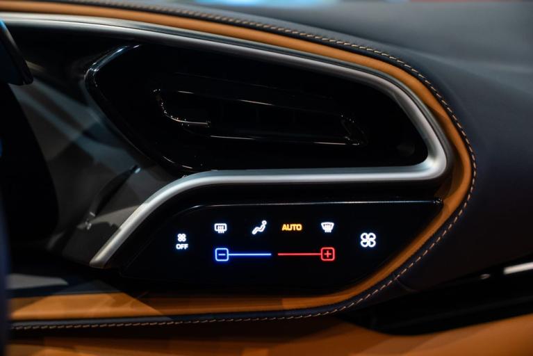 http://www.koenigseggchicago.com/galleria_images/151/151_p29_f.jpg