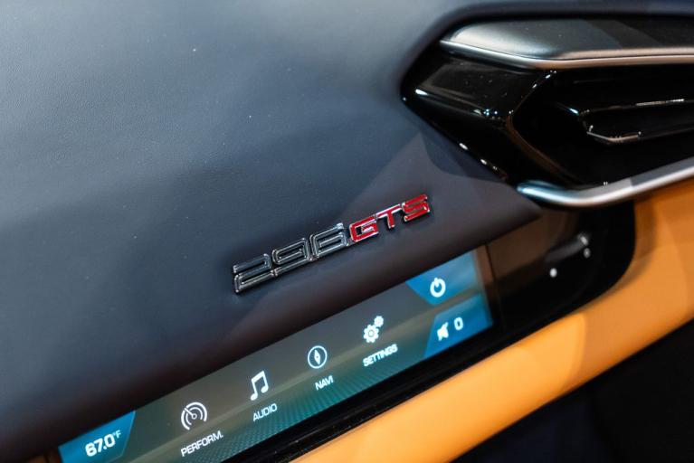 http://www.koenigseggchicago.com/galleria_images/151/151_p30_f.jpg