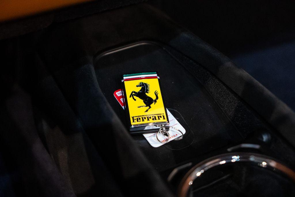 http://www.koenigseggchicago.com/galleria_images/151/151_p32_l.jpg