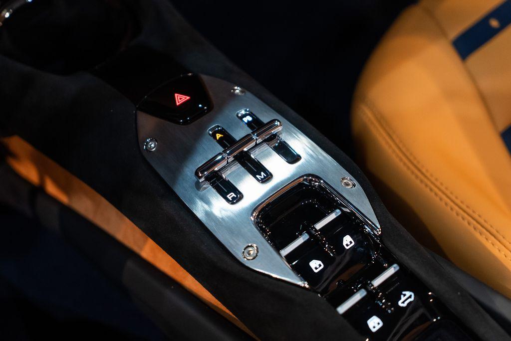http://www.koenigseggchicago.com/galleria_images/151/151_p33_l.jpg
