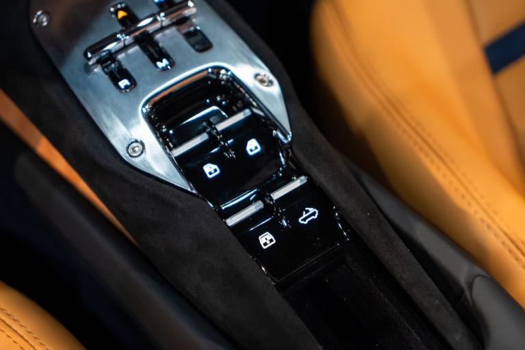 http://www.koenigseggchicago.com/galleria_images/151/151_p34_f.jpg