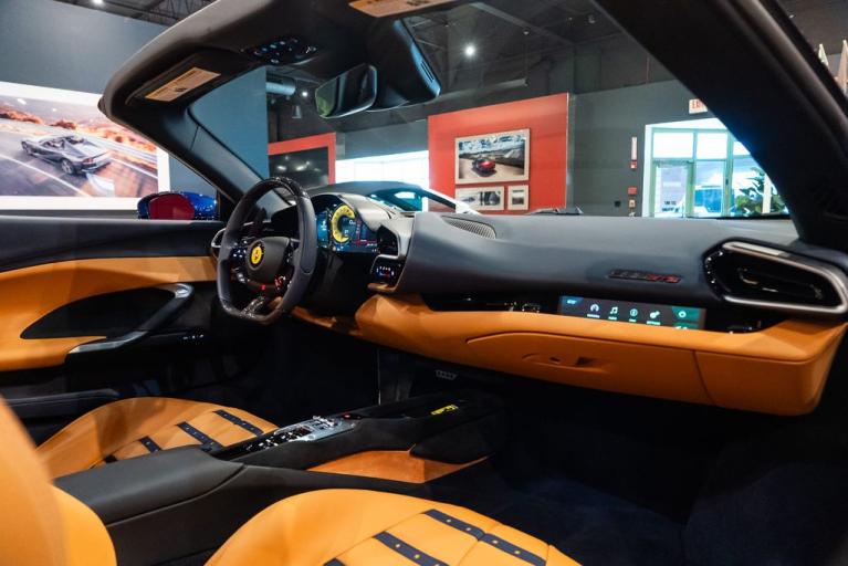 http://www.koenigseggchicago.com/galleria_images/151/151_p35_f.jpg