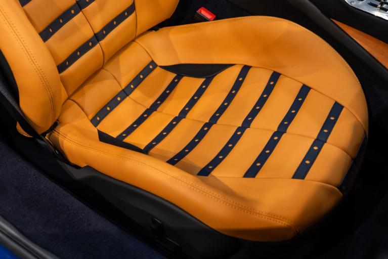 http://www.koenigseggchicago.com/galleria_images/151/151_p36_f.jpg