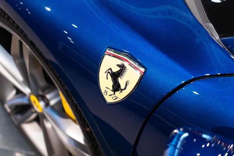 http://www.koenigseggchicago.com/galleria_images/151/151_p39_f.jpg