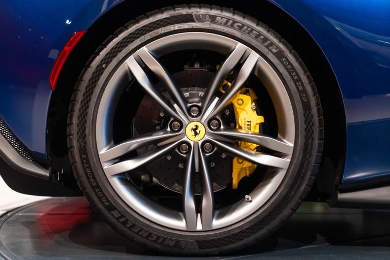http://www.koenigseggchicago.com/galleria_images/151/151_p42_f.jpg