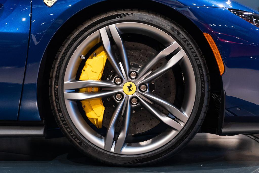 http://www.koenigseggchicago.com/galleria_images/151/151_p43_l.jpg
