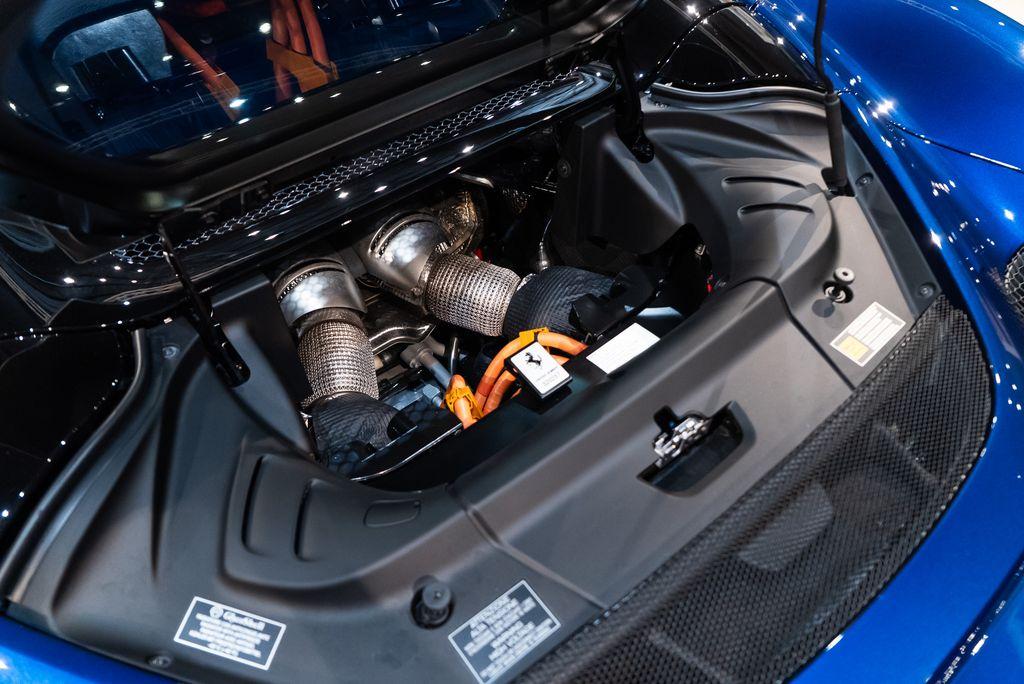 http://www.koenigseggchicago.com/galleria_images/151/151_p44_l.jpg