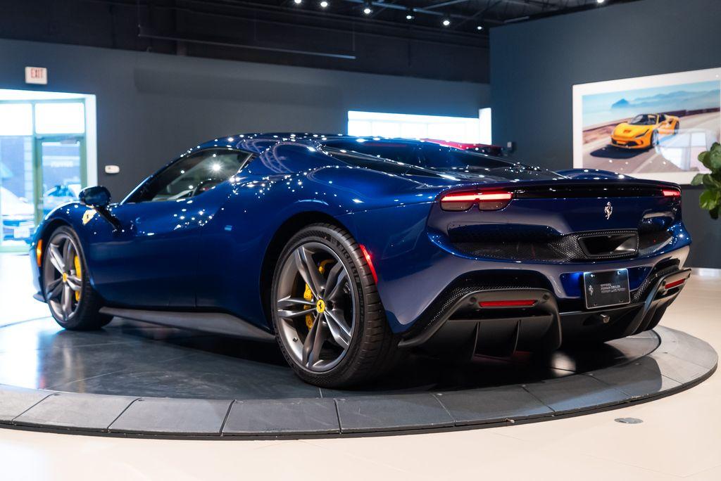http://www.koenigseggchicago.com/galleria_images/151/151_p47_l.jpg