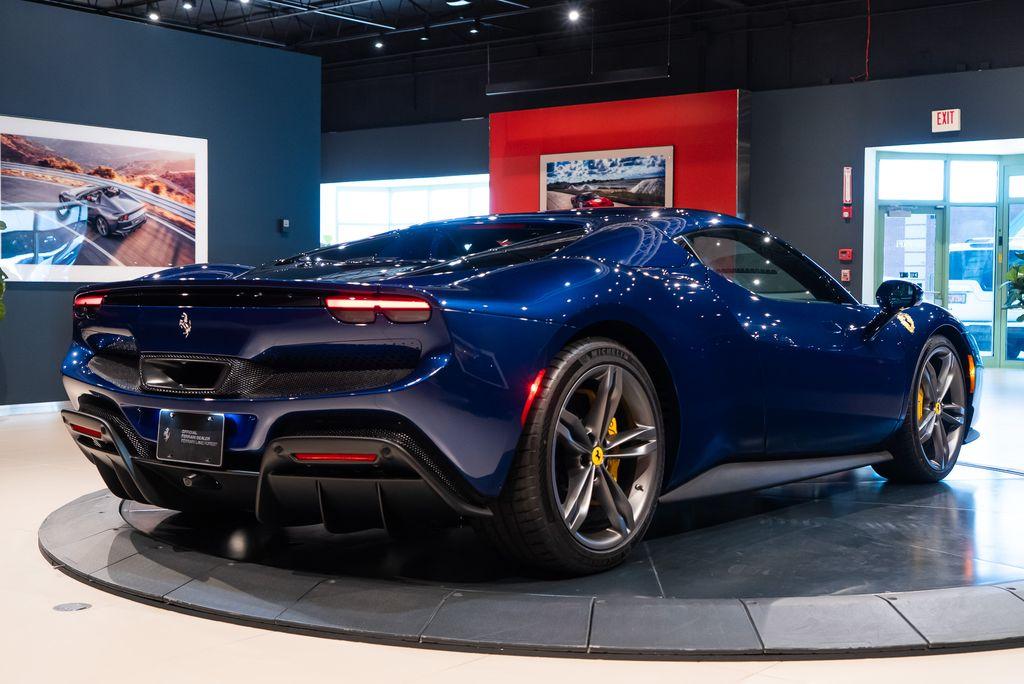 http://www.koenigseggchicago.com/galleria_images/151/151_p48_l.jpg