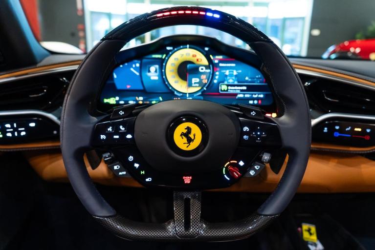 http://www.koenigseggchicago.com/galleria_images/151/151_p5_f.jpg