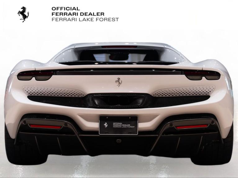 http://www.koenigseggchicago.com/galleria_images/153/153_p11_f.jpg