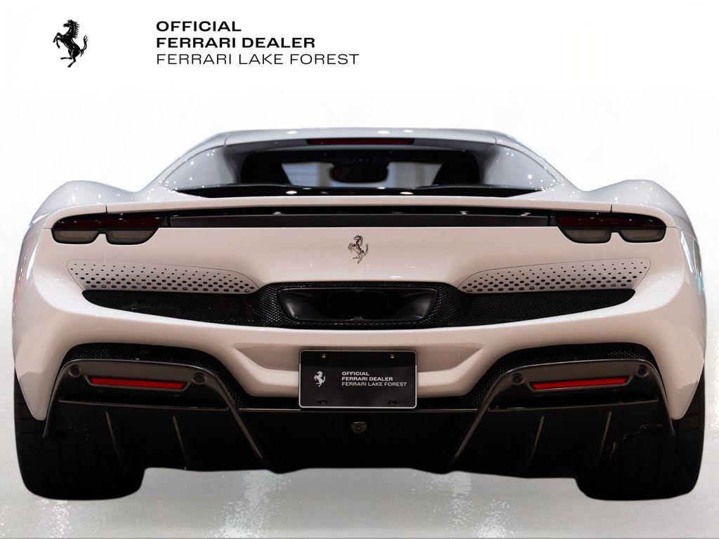http://www.koenigseggchicago.com/galleria_images/153/153_p11_l.jpg