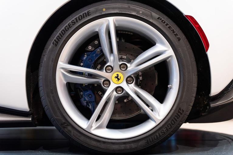 http://www.koenigseggchicago.com/galleria_images/153/153_p13_f.jpg