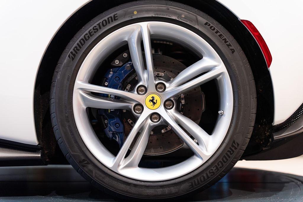 http://www.koenigseggchicago.com/galleria_images/153/153_p13_l.jpg