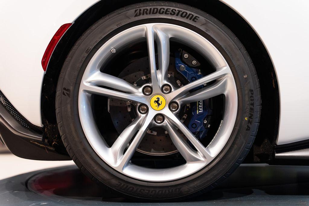 http://www.koenigseggchicago.com/galleria_images/153/153_p14_l.jpg