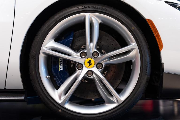 http://www.koenigseggchicago.com/galleria_images/153/153_p15_f.jpg