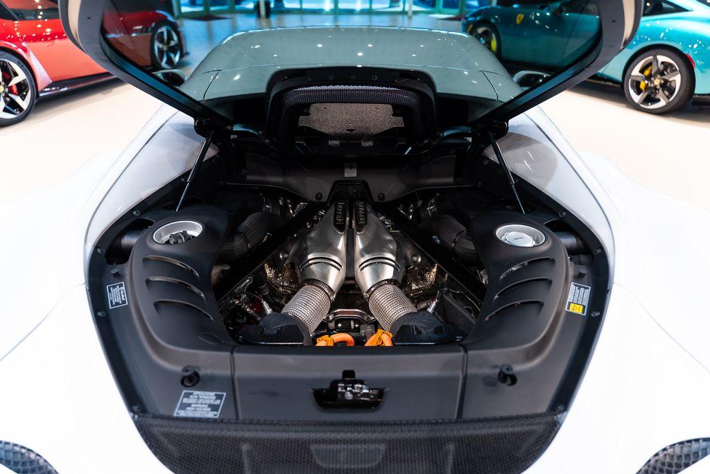http://www.koenigseggchicago.com/galleria_images/153/153_p17_l.jpg