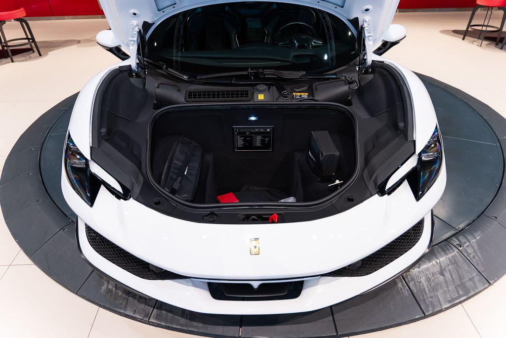 http://www.koenigseggchicago.com/galleria_images/153/153_p19_l.jpg