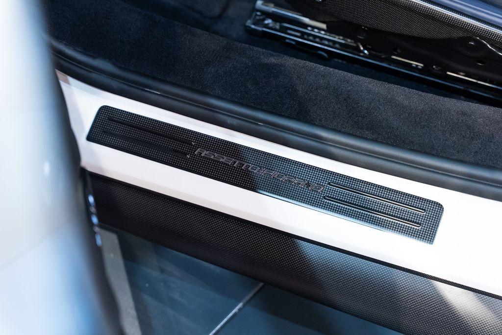 http://www.koenigseggchicago.com/galleria_images/153/153_p23_l.jpg