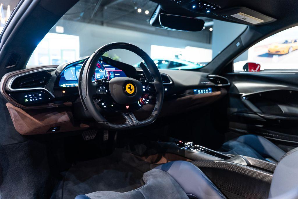 http://www.koenigseggchicago.com/galleria_images/153/153_p25_l.jpg