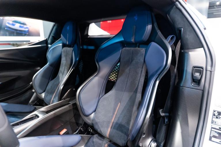 http://www.koenigseggchicago.com/galleria_images/153/153_p4_f.jpg