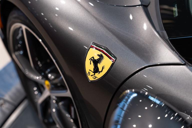 http://www.koenigseggchicago.com/galleria_images/154/154_p12_f.jpg