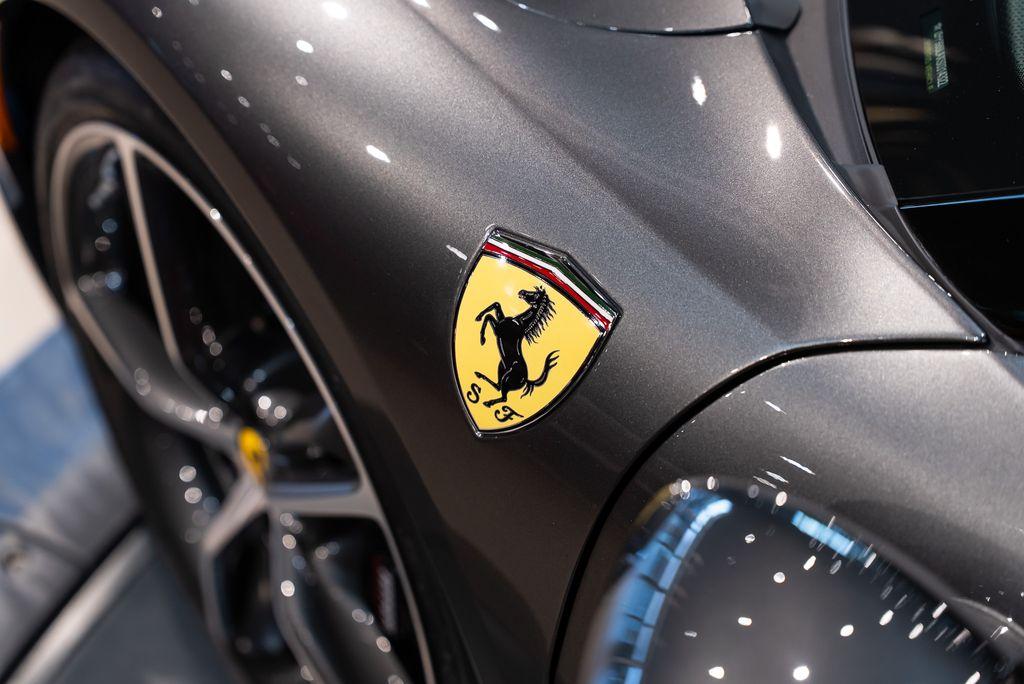 http://www.koenigseggchicago.com/galleria_images/154/154_p12_l.jpg