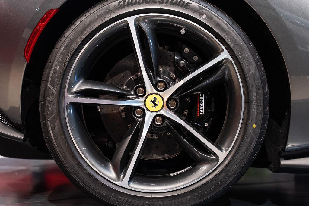 http://www.koenigseggchicago.com/galleria_images/154/154_p15_l.jpg